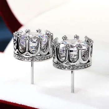 Huitan Высококачественные Классические серьги-гвоздики в виде короны для женщин Серебристого цвета с блестящим кубическим цирконием, Универсальные роскошные ювелирные изделия, приятный подарок